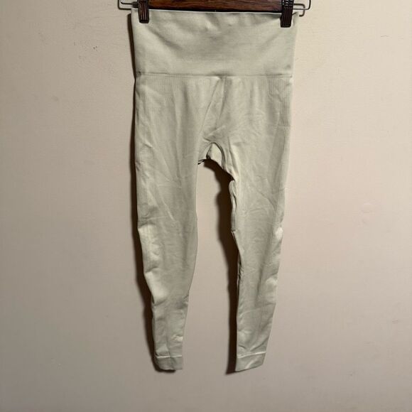 Set Active Sculptflex Beige Oat Milk Compression Legging Seamless- Size XS - Picture 2 of 5